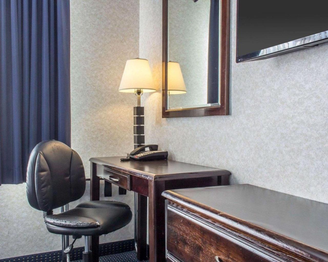 Paramount Inn Floral Park Extérieur photo
