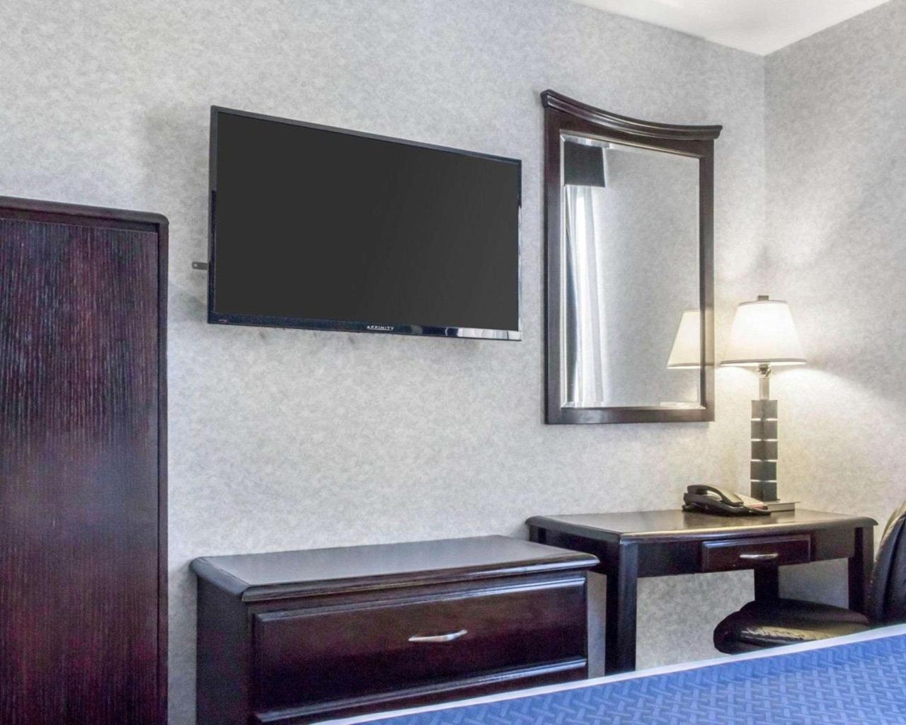 Paramount Inn Floral Park Extérieur photo